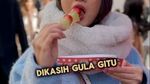 Serunya Ghea Indrawari Jajan Kaki Lima di Singapura hingga Korea