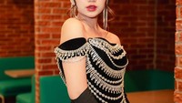 Ghea Indrawari, penyanyi jebolan Indonesian Idol yang memiliki suara vokal unik. Lagunya Teramini menjadi hits di platform online. Foto: Instagram @gheaindrawari