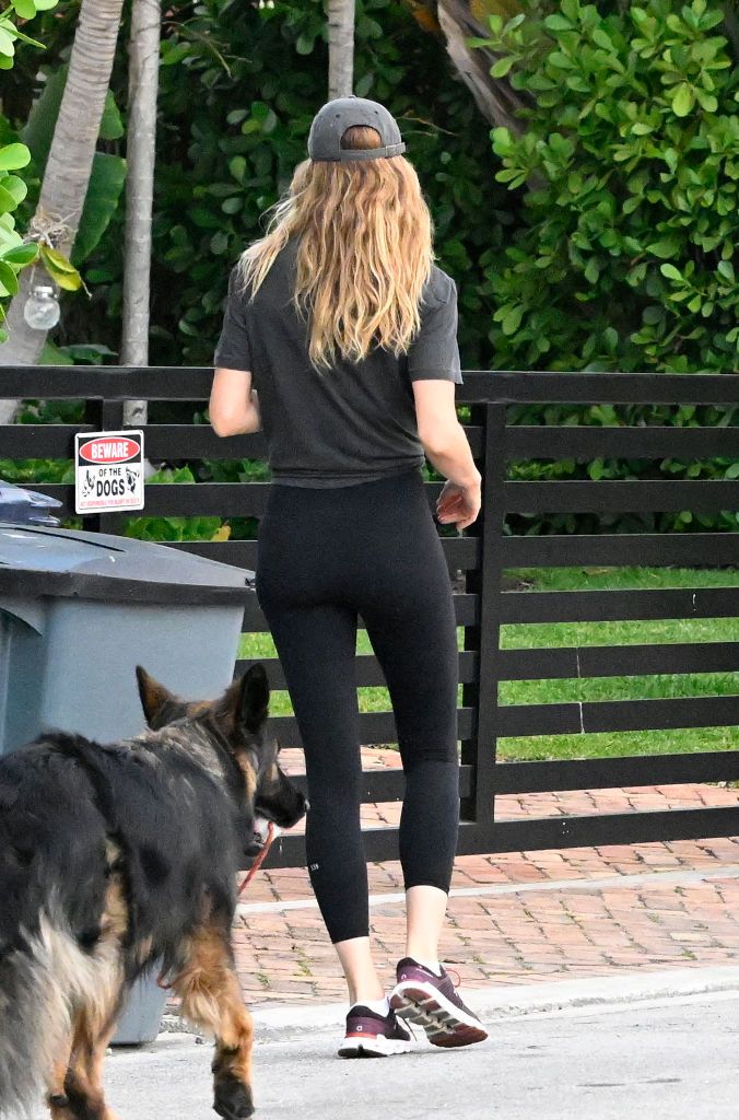 SURFSIDE, FL - APRIL 16: Gisele Bündchen is seen on April 16, 2024 in Surfside, Florida. (Photo by MEGA/GC Images)