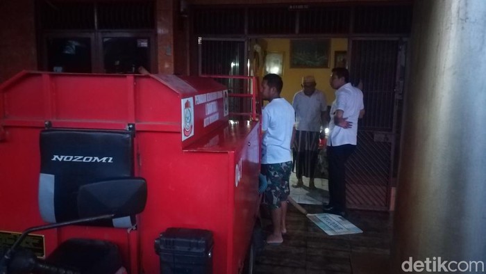 Gudang penyimpanan di sebuah rumah di Makassar, Sulsel, terbakar.