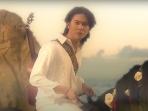 8 Gaya Jadul Iqbaal Ramadhan di MV Terbaru Disorot, Nyanyi Sambil Naik Kuda