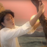 Tak sedikit netizen yang memberikan pujian. Ini the real iqbal mau buat karya si, ya walaupun ga selaras mungkin sama beberapa selera penggemarnya, karena beliau bener bener mau buat karya menurutku. Tapi aku pribadi tetep suka walaupun ini bede banget sama lagu lagu iqbal yang sebelumnya, komentar salah seorang netizen. HAHAHA UNIK BGTTTT LUCUUUU BAGUSSS GANTENKKKKK SEMUANYAAA, tambah netizen lain. Foto: YouTube/Iqbaal Ramadhan