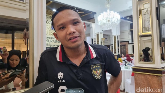 Kakak kedua Marselino Timnas U-23, Okta Fianus Fernando di Balai Kota.