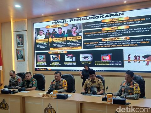 Kapolda Jateng, Irjen Ahmad Luthfi (tengah) saat konferensi pers di Mapolresta Banyumas, Senin (29/4/2024).