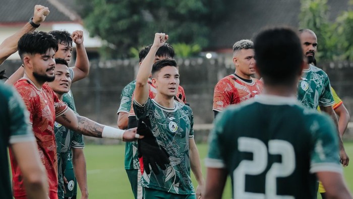 Kapten PSS Sleman, Kim Kurniawan saat sesi latihan, Minggu (28/4/2024).