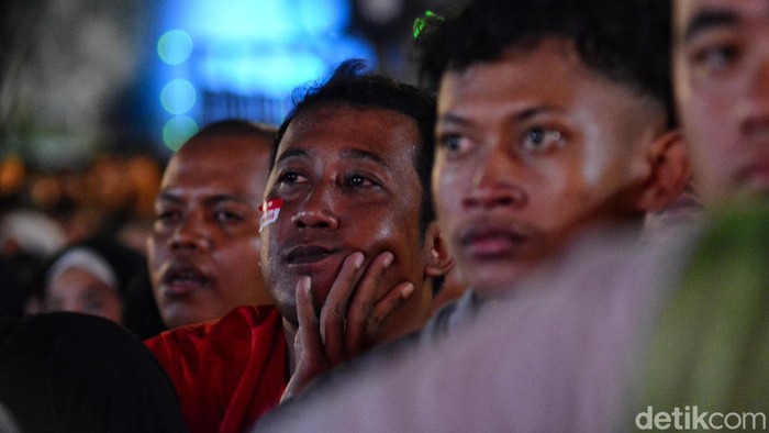 Keseruan Nobar Timnas Garuda Muda di Kota Pahlawan