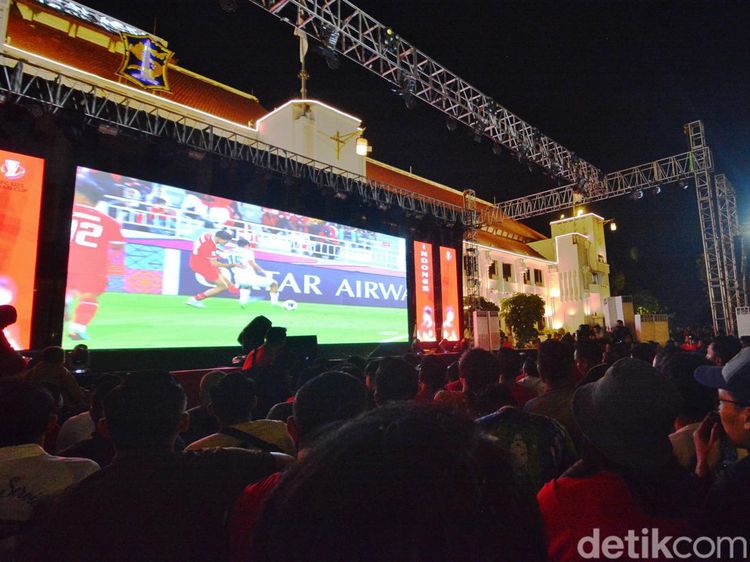 Keseruan Nobar Timnas Garuda Muda di Kota Pahlawan