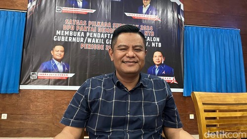 Ketua DPD Partai Demokrat NTB Indra Jaya Usman saat ditemui di Kantor DPD Demokrat NTB di Mataram pada Senin (29/4/2024).