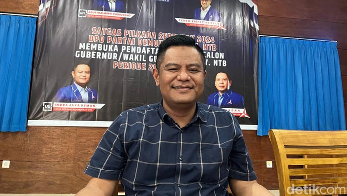Ketua DPD Partai Demokrat NTB Indra Jaya Usman saat ditemui di Kantor DPD Demokrat NTB di Mataram pada Senin (29/4/2024).