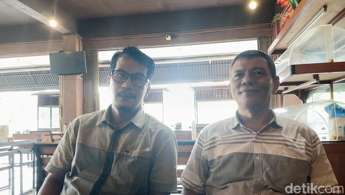 Ketua Tim Penjaringan, Penetapan dan Pemenangan (TPPP) DPD Hanura Kepri, Uba Ingan Sigalingging (kanan) bersama Yarsi Efendi Sekretaris TPPP (kiri). (Alamudin Hamapu/detikSumut)