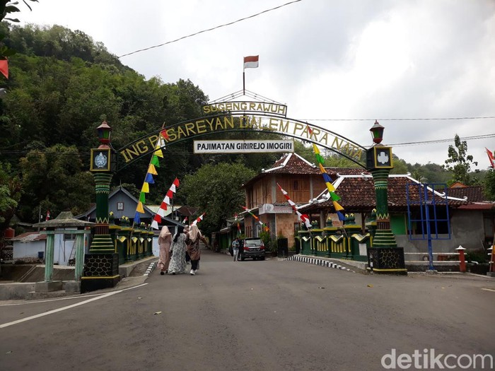Kompleks makam raja-raja Mataram di Kalurahan Wukirsari, Kapanewon Imogiri, Kabupaten Bantul. Diunggah Senin (29/4/2024).