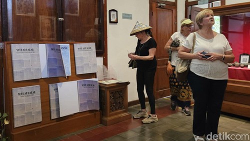 Koran terbitan Belanda yang mengulas perang Puputan Klungkung di Museum Semarajaya, Minggu (21/4/2024). (Putu Krista/detikBali)