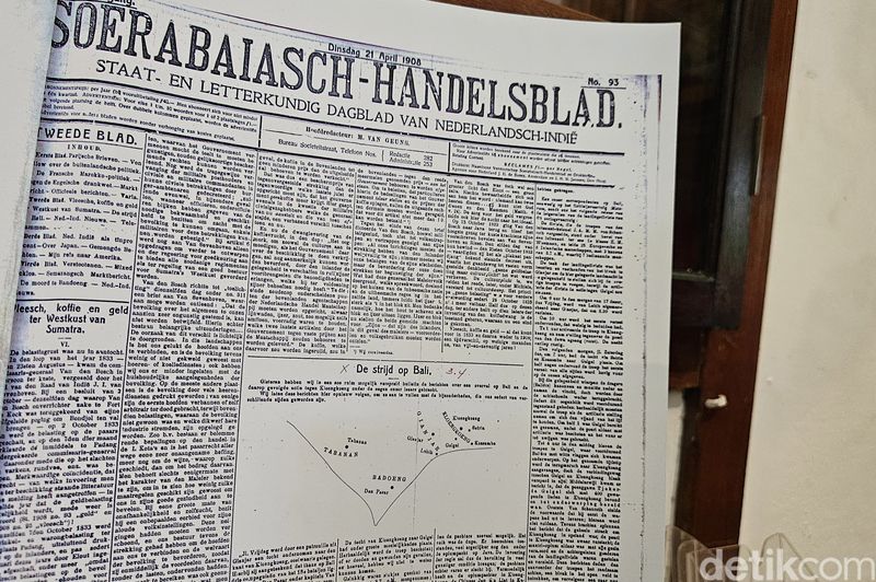 Koran terbitan Belanda yang mengulas perang Puputan Klungkung di Museum Semarajaya, Minggu (21/4/2024). (Putu Krista/detikBali)