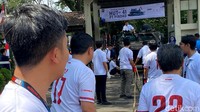 Kendaraan tempur yang ditarik peserta lomba ini sekitar 13 ton tanpa munisi dan ditarik oleh 10 orang peserta.