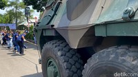 Peserta dalam perlombaan unik satu ini merupakan karyawan PT Pindad.