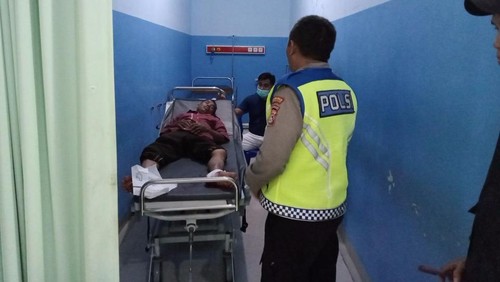 Mantan kades Medana dilarikan ke Puskesmas Tanjung, Lombok Utara. (Humas Polres Lombok Utara)