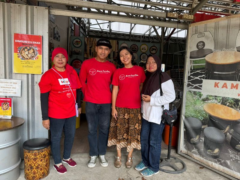 Mantan Karyawan Sulap Kaleng Bekas Cat Jadi Bangku