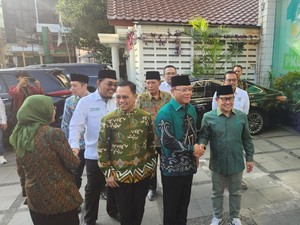 Mardiono dan Jajaran PPP Sambangi PKB, Disambut Cak Imin di Depan Pintu