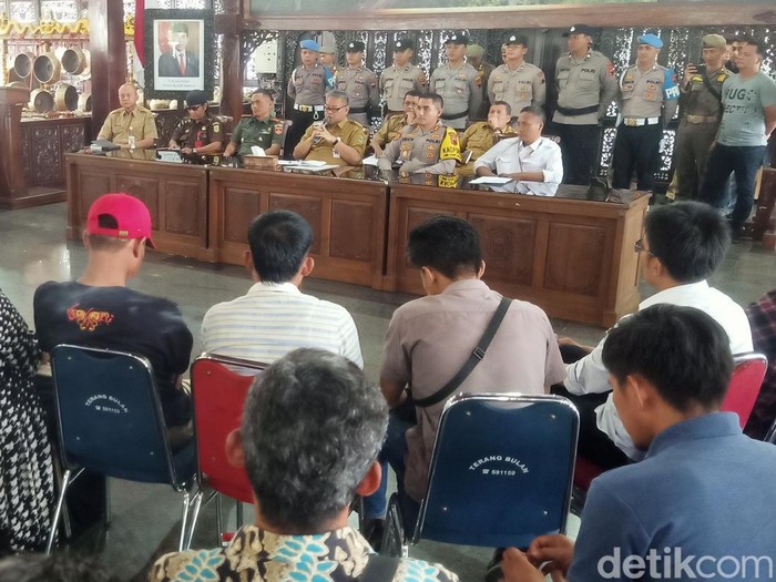 Mediasi 57 Kades terpilih dengan Forkopimda Kabupaten Banjarnegara di Pendapa Dipayuda Adigraha, Senin (29/4/2024).