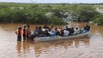 Melihat Proses Evakuasi Korban Banjir di Kenya