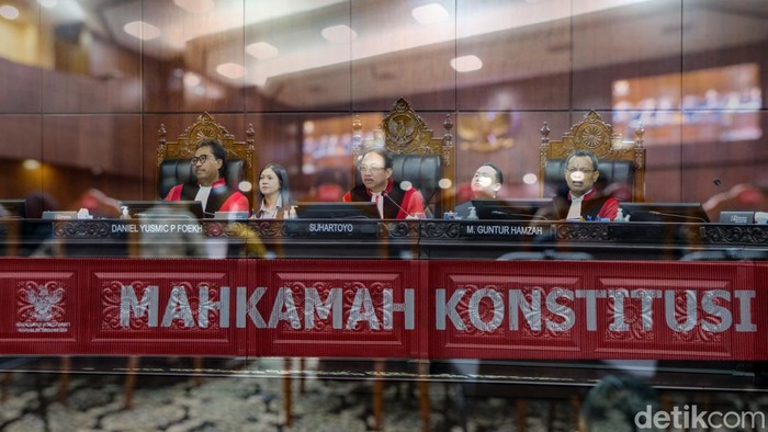Hakim MK Cecar KPU soal Rekapitulasi Hasil Pileg DPRD Tangsel Molor