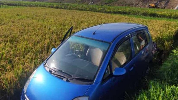 Lahan padi di Demak Ijo, Kecamatan Karangnongko, Klaten ditimpa mobil.