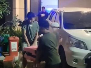 Momen 3 Rumah Mewah Markas Judi Online di Tangerang Digerebek, Pelaku Panik