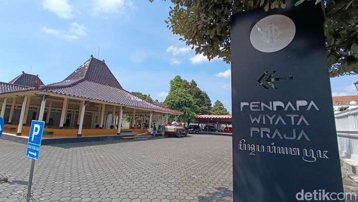 Pendopo Wiyata Praja Kompleks Kantor Gubernur DIY yang nanti malam menjadi lokasi nobar Piala Asia U-23, Senin (29/4/2024).