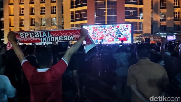 Suasana nobar di halaman Mapolda Jateng, Semarang, Senin (29/4/2024).