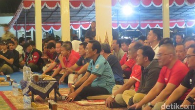 Serunya Nobar Timnas Dihadiri Sultan HB X dalam Jepretan Kamera