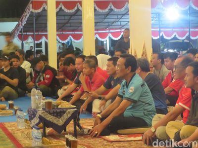 Serunya Nobar Timnas Dihadiri Sultan HB X dalam Jepretan Kamera