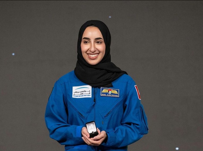 Foto Nora al-Matrooshi baru saja menjadi wanita Arab pertama yang lulus dari program pelatihan astronot NASA. Sosok Nora al-Matrooshi juga mencuri atensi karena NASA menciptakan hijab khusus untuk astronot berhijab yang akan dikenakan oleh Nora