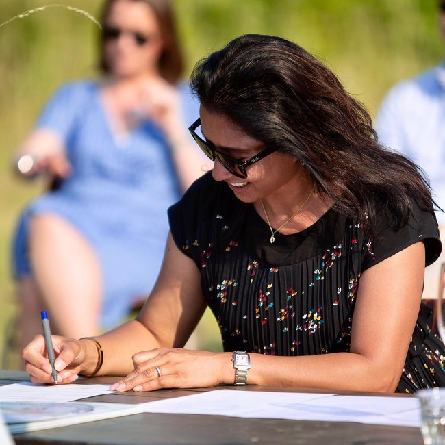 Wanita tersebt diketahui bekerja di ABN AMRO Bank N.V. sebagai Head of Financial Recovery dan Oversight. Tempatnya bekerja adalah bank terbesar ketiga di Belanda. Foto: Instagram