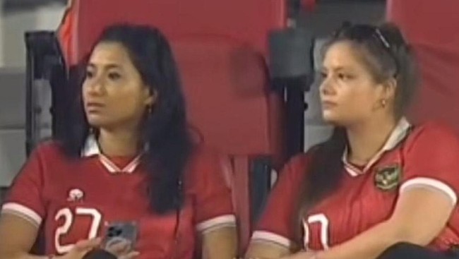 Dalam foto ini, Noraly disebut menonton bersama Noa van der Hoeven, wanita yang dis ebut dekat dengan Struick. Foto: Instagram