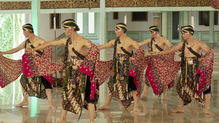 Gelaran trilogi tari digelar dalam rangka merayakan Hari Tari Dunia dan memperingati Adeging Mangkunegaran ke-267. Acara itu berlangsung 27-29 April 2024.