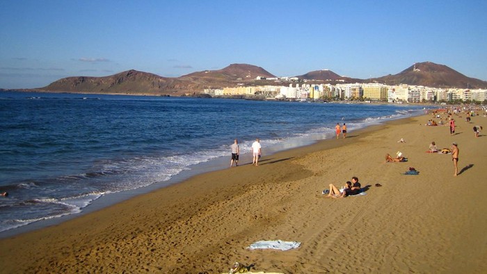 Pantai Playa de Las Canteras di Spanyol