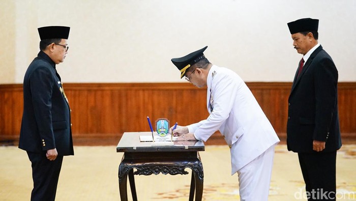 Pelantikan Pj Wali Kota Madiun di Gedung Negara Grahadi.