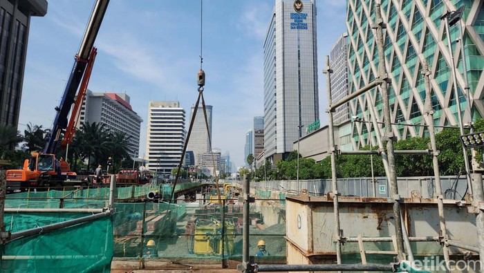 Pembangunan MRT Jakarta Fase 2 Terus Dikebut Proyek MRT Jakarta Fase 2 terus dikebut pengerjaannya. Sebelumnya PT MRT Jakarta menandatangani kerjasama dengan Jepang senilai Rp 11 triliun.