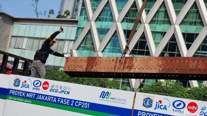 Pembangunan MRT Jakarta Fase 2 Terus Dikebut Proyek MRT Jakarta Fase 2 terus dikebut pengerjaannya. Sebelumnya PT MRT Jakarta menandatangani kerjasama dengan Jepang senilai Rp 11 triliun.