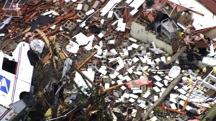 Penampakan dari Udara Kerusakan Akibat Tornado di Oklahoma Tornado menerjang wilayah Sulphur, Oklahoma, Minggu (28/4/2024) waktu setempat. Terjangan tornado mengakibatkan kerusakan parah di wilayah tersebut. Ini penampakannya.