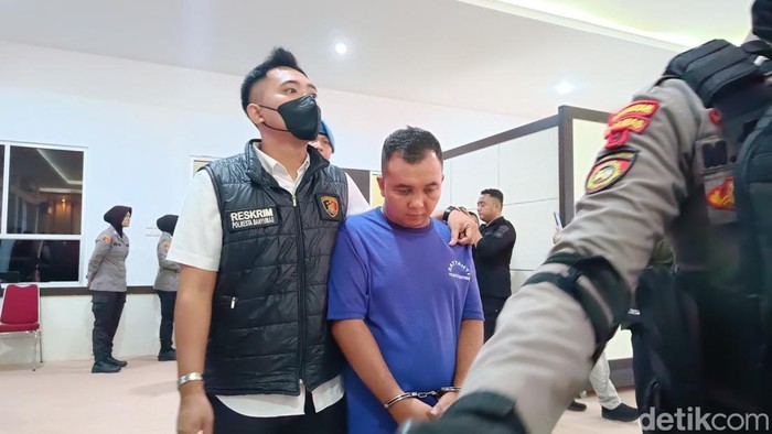 Penembak juru parkir Hotel Braga Sokaraja, Anang Yusuf Riyanto (32) warga Kota Bandung, Jawa Barat, saat ungkap kasus di Mapolresta Banyumas, Senin (29/4/2024).