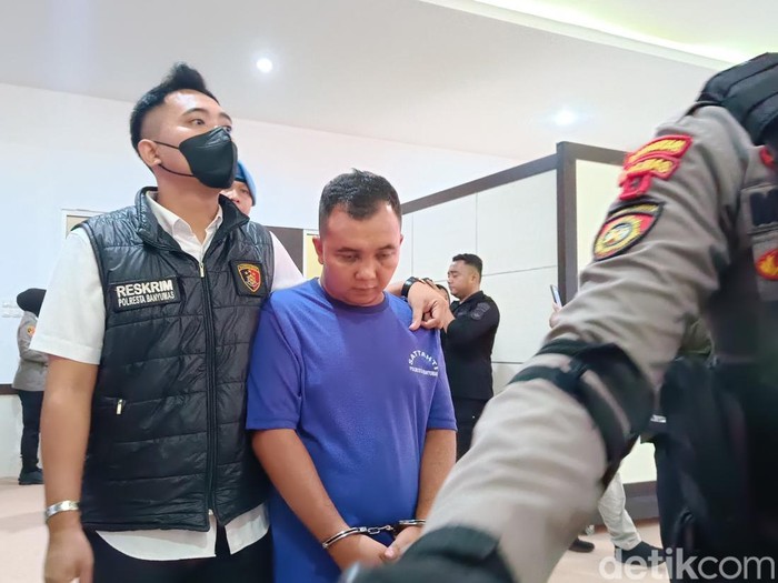 Penembak juru parkir Hotel Braga Sokaraja, Anang Yusuf Riyanto (32) warga Kota Bandung, Jawa Barat, saat ungkap kasus di Mapolresta Banyumas, Senin (29/4/2024).