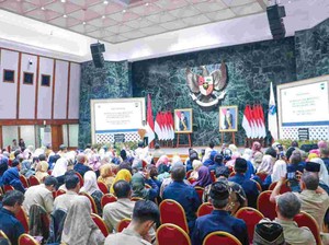 Serahkan SK, Ini Pesan Heru Budi ke 188 PNS DKI yang Pensiun 1 Mei