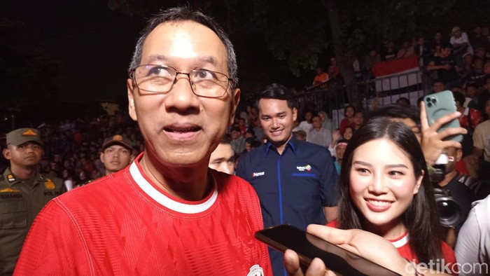 Pakai Jersey Timnas, Heru Budi Nobar RI Vs Uzbekistan di Lapangan Banteng