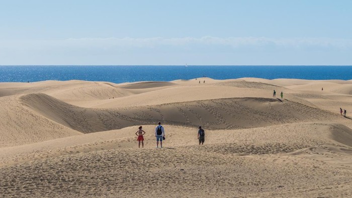 Pantai ini merupakan salah satu pantai paling terkenal di Gran Canaria dengan pesona bukit pasirnya yang sangat indah