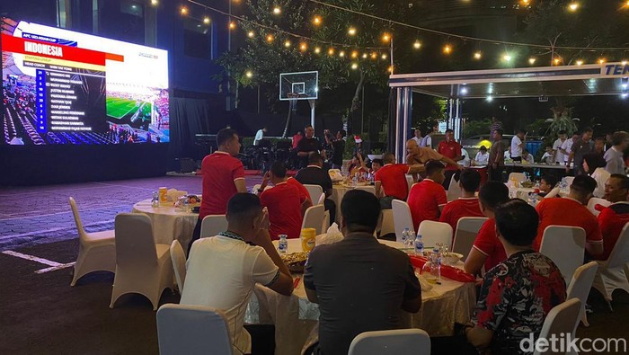 Polda Metro Jaya menggelar nonton bareng (nobar) laga Indonesia U-23 Vs Uzbekistan U-23 di semifinal Piala Asia U-23 2024. (Wildan/detikcom)