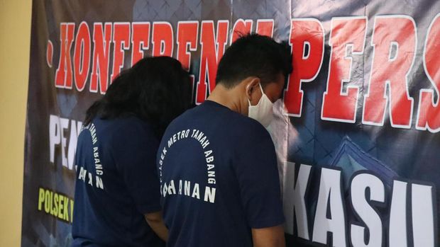 Polsek Tanah Abang menetapkan sejoli sebagai tersangka kasus aborsi dan buang mayat bayi di kali BKB Tanah Abang, Jakarta Pusat