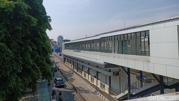 Progres terkini halte TransJakarta Pancoran Barat. (Rachma Syifa Faiza Rachel/detikcom)