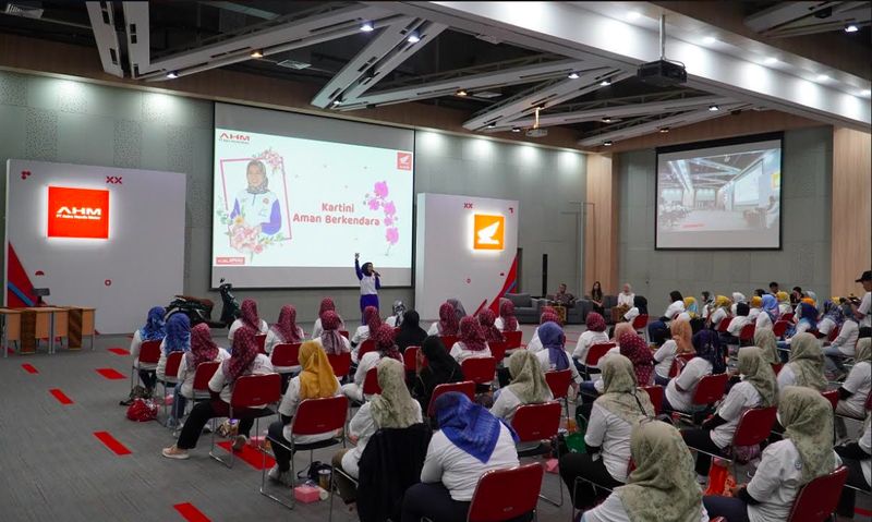 PT Astra Honda Motor menggelar Kartini Muda Bangga Menjadi Generasi #Cari_Aman.