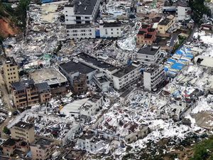 Ratusan Bangunan di China Rusak Digulung Tornado
